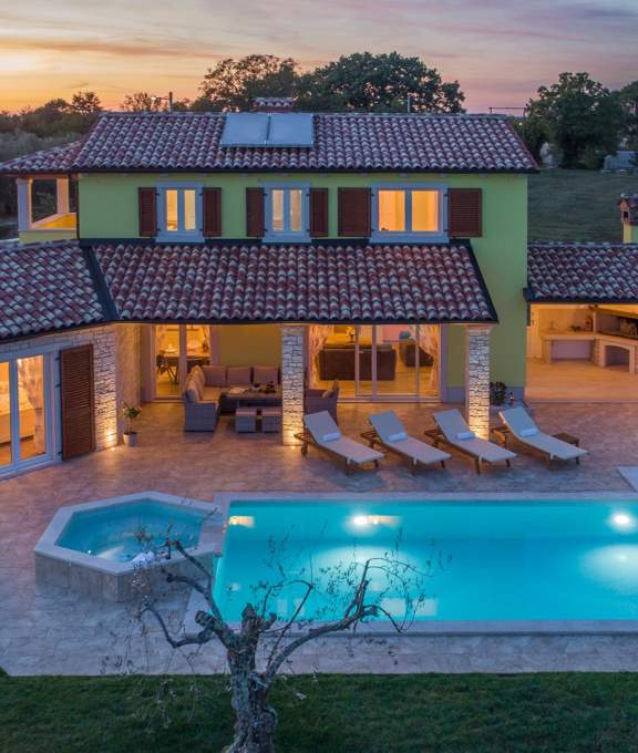 Villa Gardenia with Pool, Garden and Jacuzzi