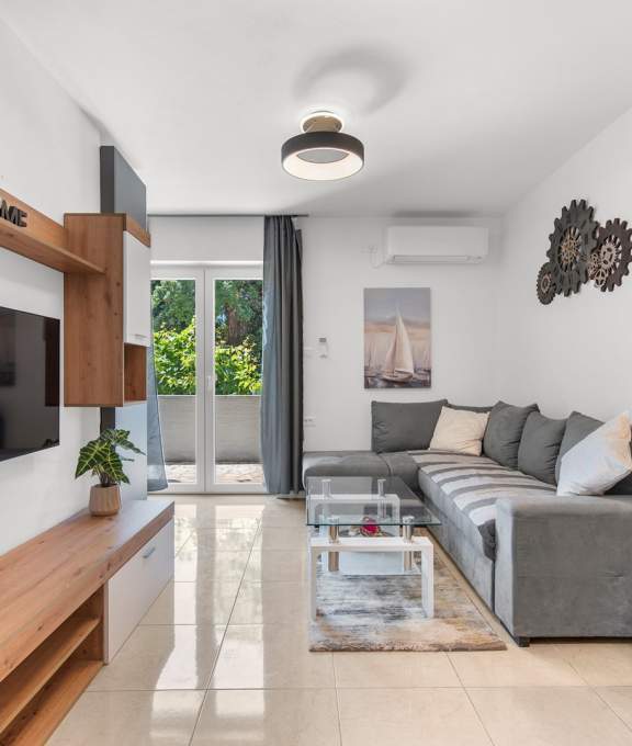 Apartment Petricija with Garden