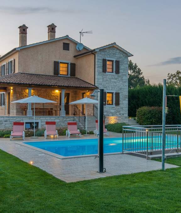 Spacious Villa Nikka with Beautiful Garden and Pool