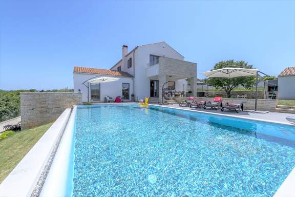 Villa Meli with Infinity Pool and Whirlpool