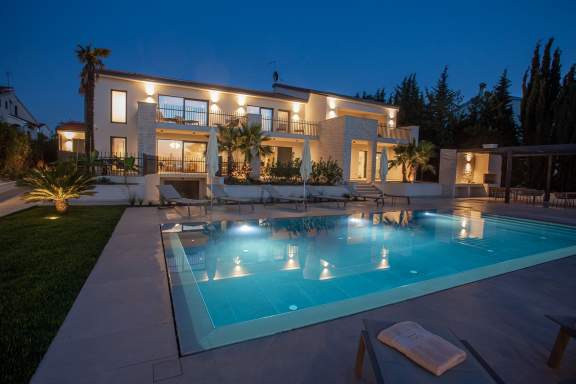 Luxuriose Villa La Residenza III mit Pool and Meerblick  