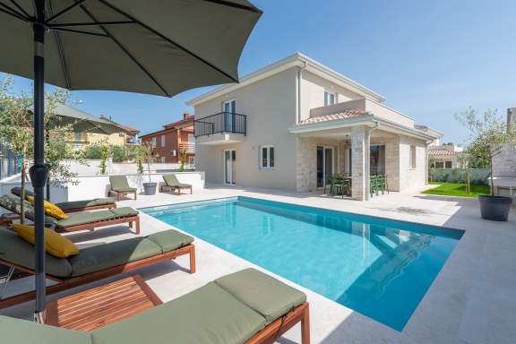 Villa Nia with Pool and garden, near Umag