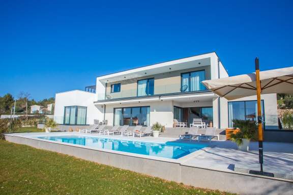 Gorgeous Villa Fuskulina with seaview and pool