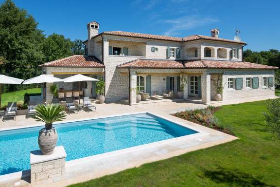 Beautiful Villa Nevia with pool 