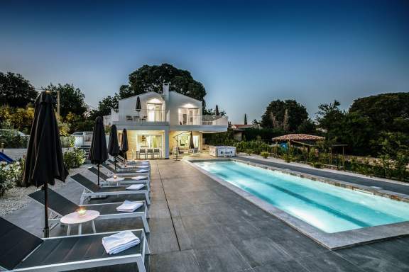 Casa Belladonna with heated pool and whirlpool